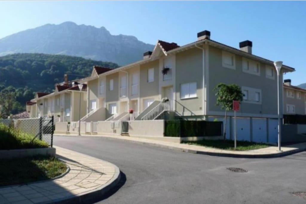 Ferienhaus Casa En La Montana Con Piscina De Temporada Arredondo