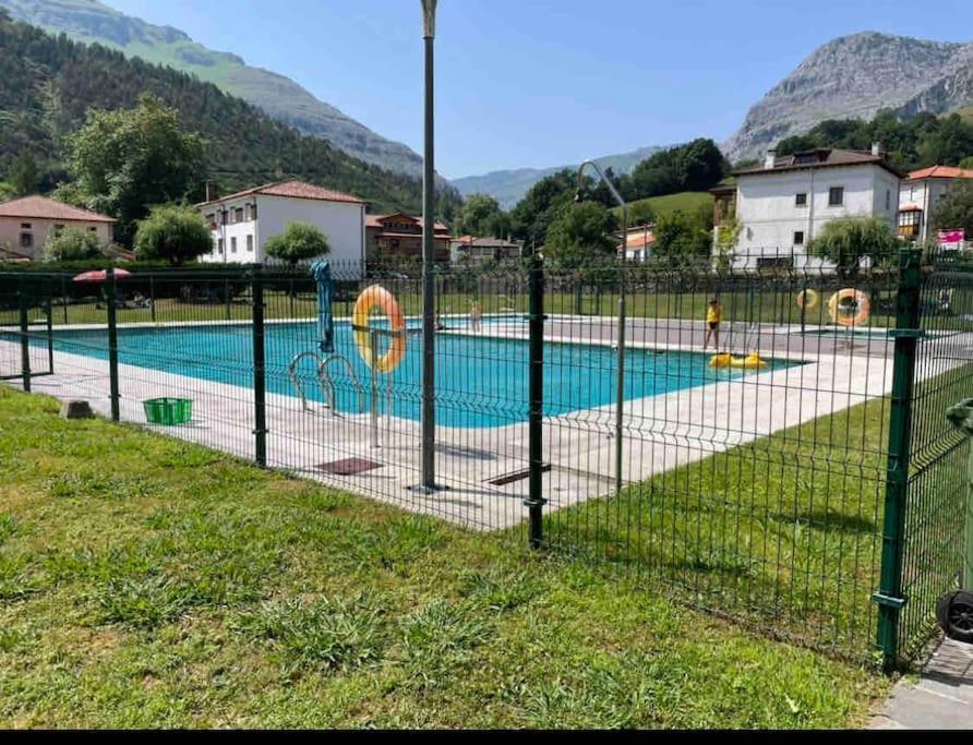 Casa En La Montana Con Piscina De Temporada Ferienhaus